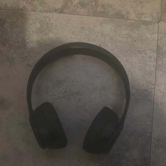 Wireless Black Headphones - Picture 4 of 6